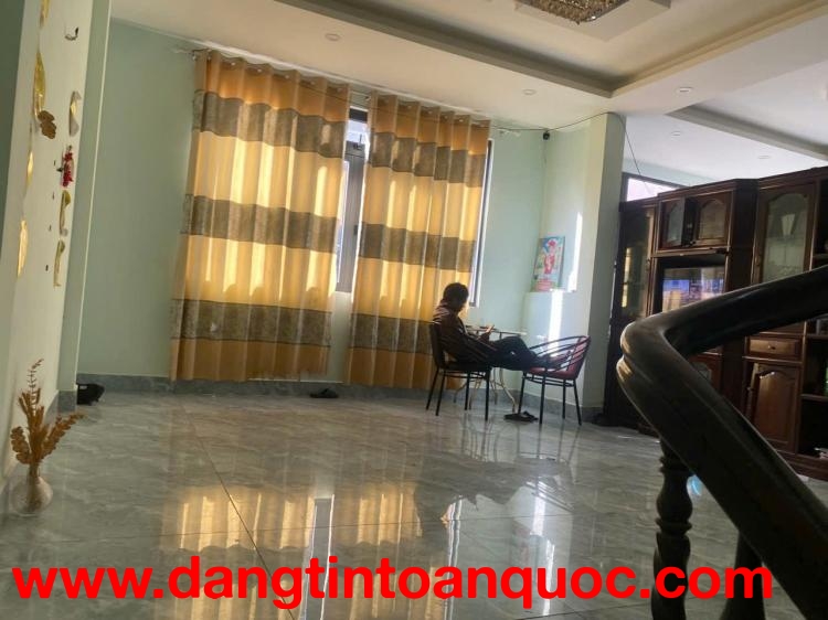 Cho thuê nhà mặt tiền đường Mạc Đĩnh Chi. P 4 tp đà lat