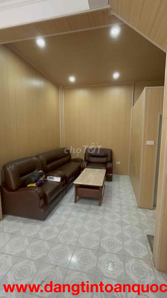 Cho thuê nhà nguyên căn 2 tầng tại phố Hồng Mai, quận Hai Bà Trưng