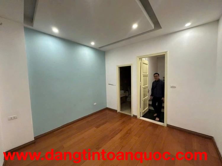 Cho thuê nhà nguyên căn 139 Tân Mai, 36m² x 4,5 tầng KD kết hợp ở gđ 11 triệu