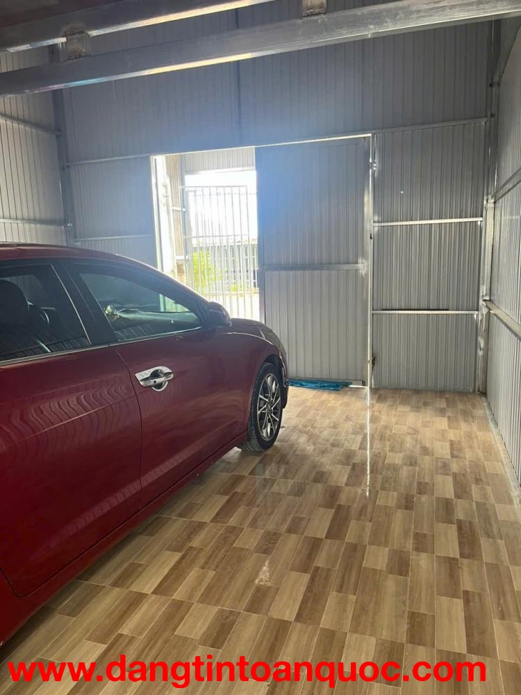 CHO THUÊ KHO 200M NGAY MẶT TIỀN ĐƯỜNG HỒ XUÂN HƯƠNG ĐÀ LẠT 10TR/ THÁNG