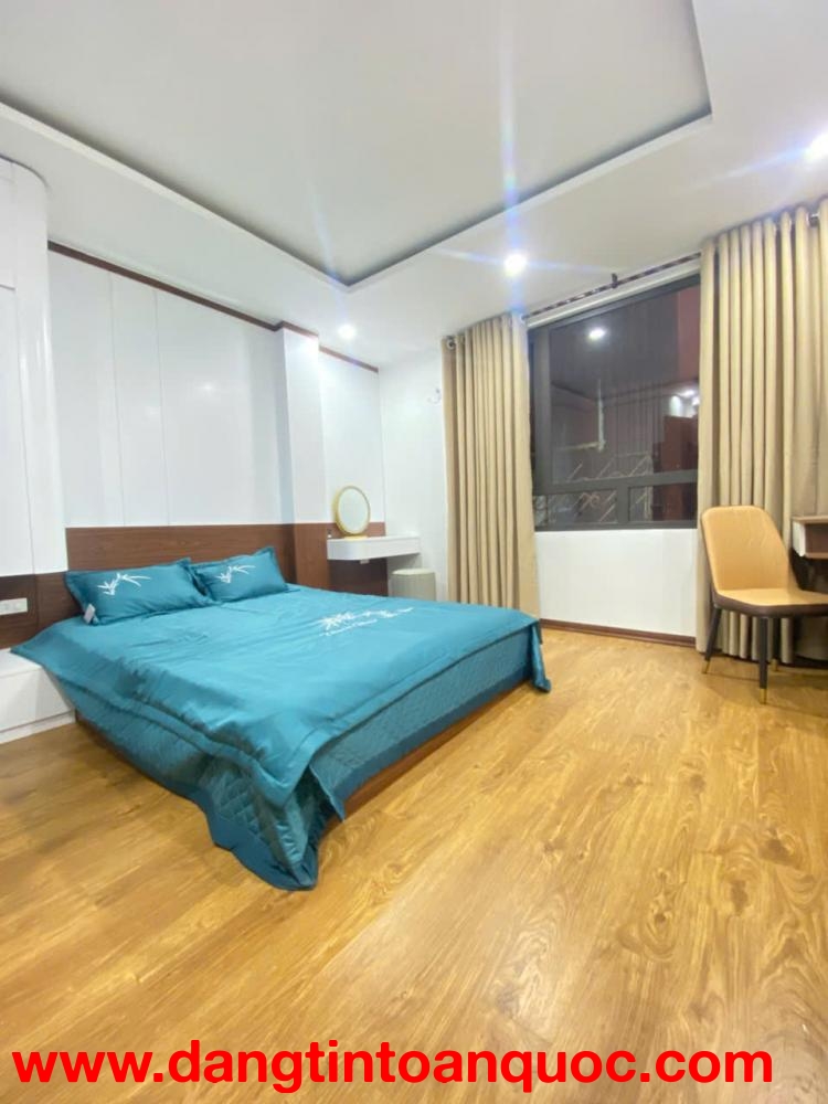 Cần cho thuê nhà làm CHDV ngõ 75 Giải Phóng, 42m² x 6 tầng cải tạo được 9PN, 30 Triệu