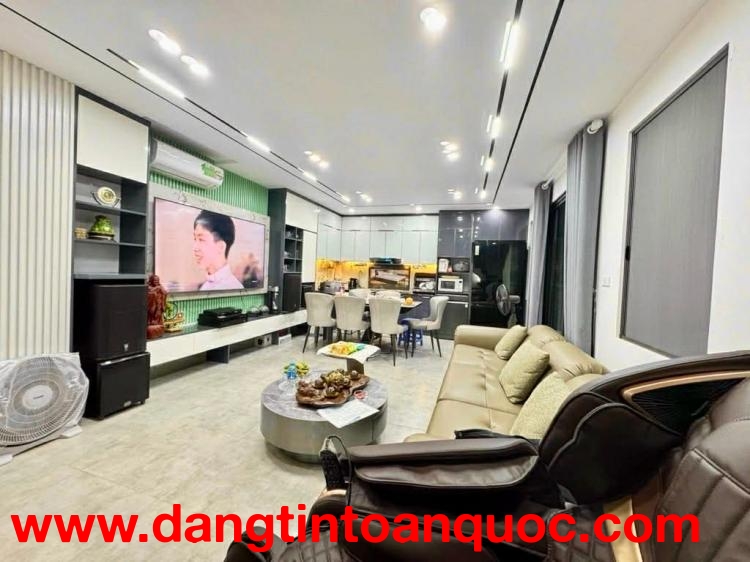 nhà đẹp Ngọc Lâm, gara, 7 tầng thang máy, mặt tiền 9m, ngõ nông, gần ôtô tránh