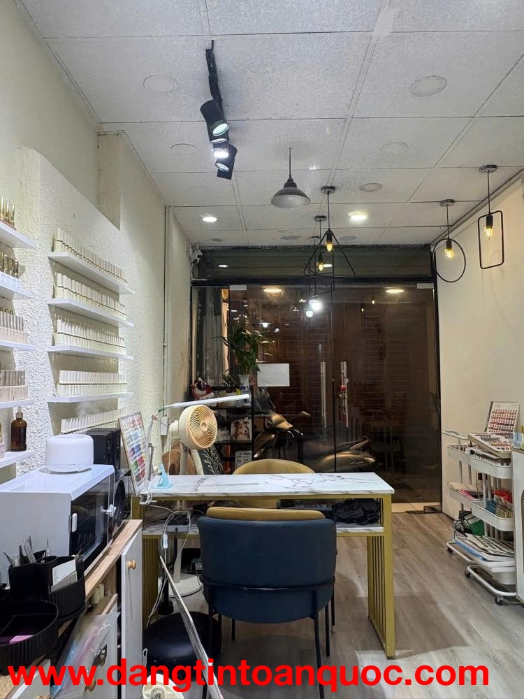 Do chuyển về quận 9 ở lên bt xa quá nên mình sang lại mặt bằng không sang đồ nghề