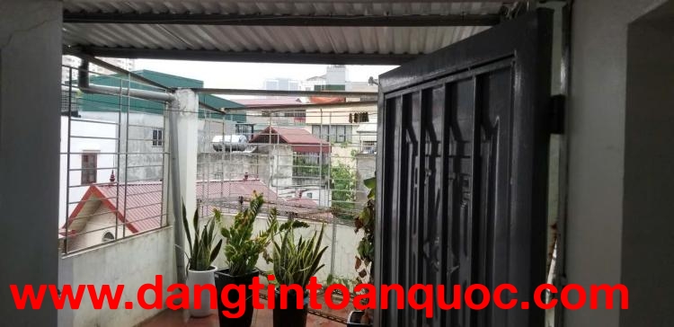 Cho thuê nhà nguyên căn ngõ 97 Thái Thịnh, 50m² x 4 tầng, 5 phòng ngủ, 3 WC, 17 triệu