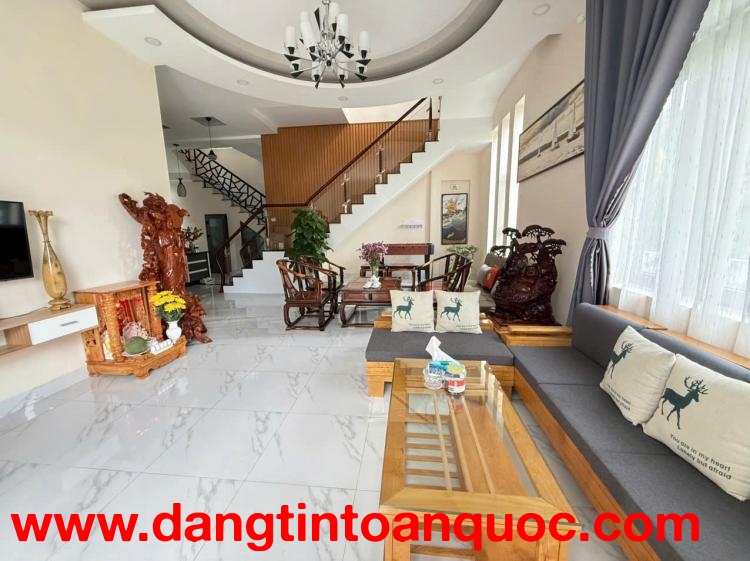 Cho thuê Villa sân vườn Nam Hồ Phường 11 Đà Lạt có 5 phòng ngủ