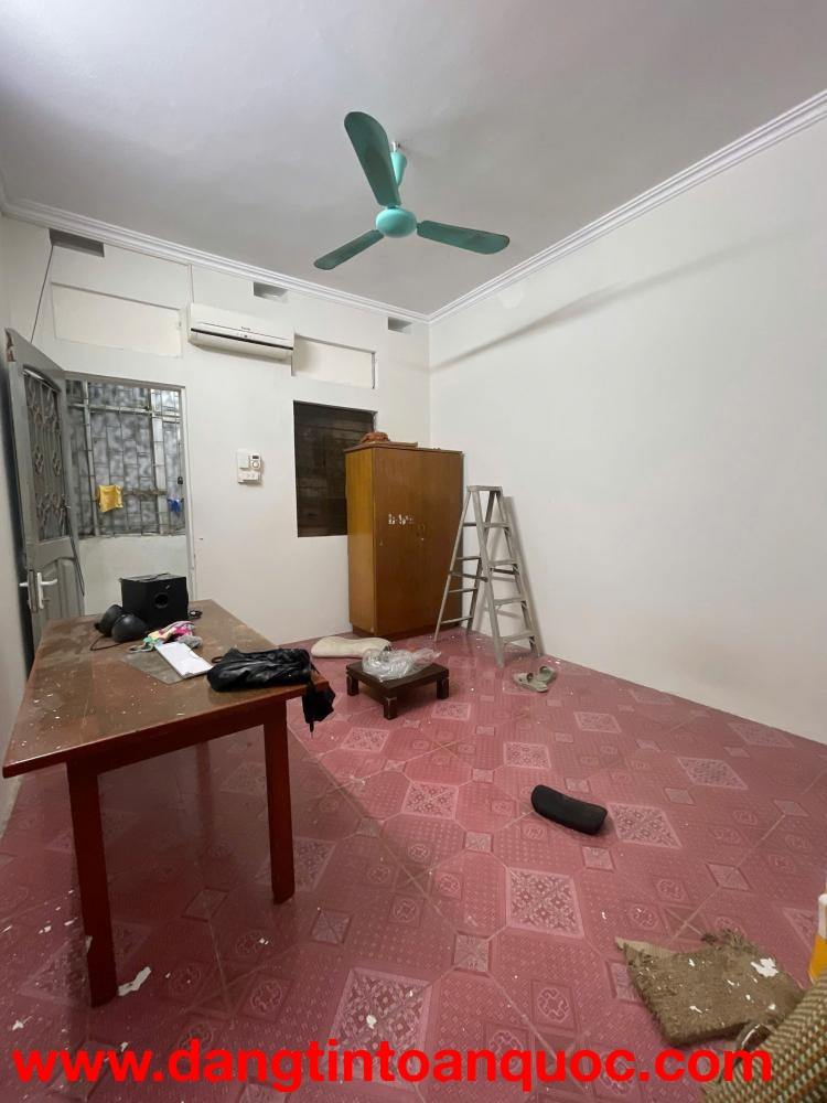 Cho thuê nhà nguyên căn tại Hoàng Mai, 30m² x 3 tầng, 2 ngủ, 2 WC, 7 triệu