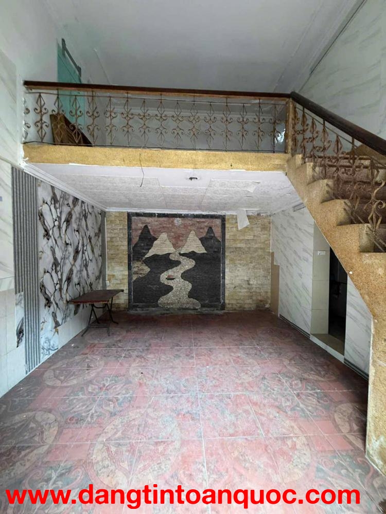 Cho thuê nhà MP Bùi Ngọc Dương 30m² x 3 tầng, MT 6m, 1PN 1WC, 11 triệu