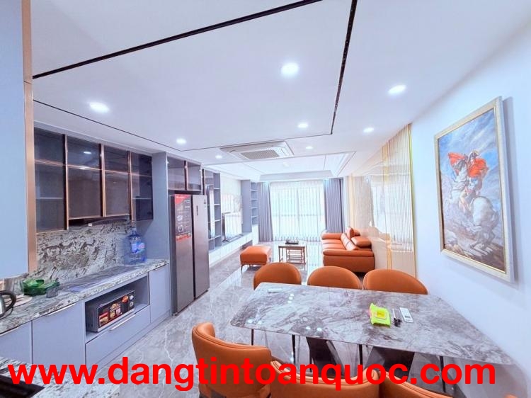 bán nhà mặt ngõ phố Trạm 56m x 7T gara kinh doanh oto thông, ở luôn.