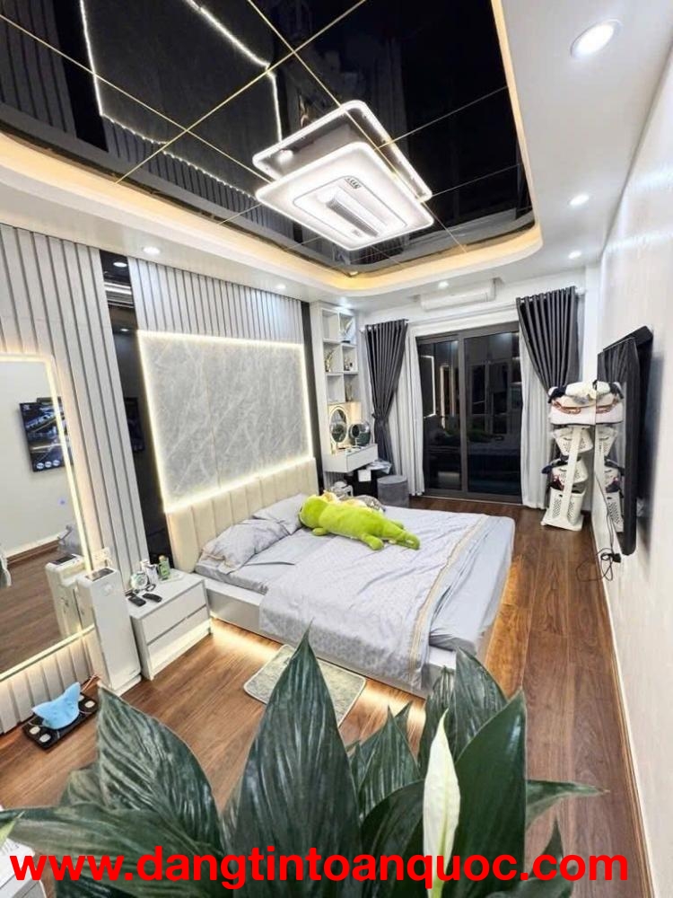 Cho thuê nhà ngõ Chợ Khâm Thiên, 30m2 x 4 tầng, 3PN 3VS 15 triệu