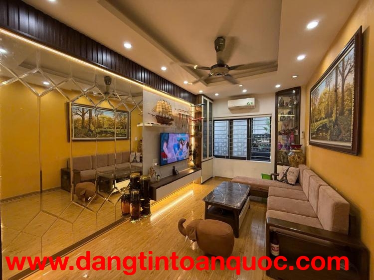 Cho thuê nhà nguyên căn ngõ 42 Thịnh Liệt 40m² x 5 tầng, 3PN, 3VS, 12 triệu