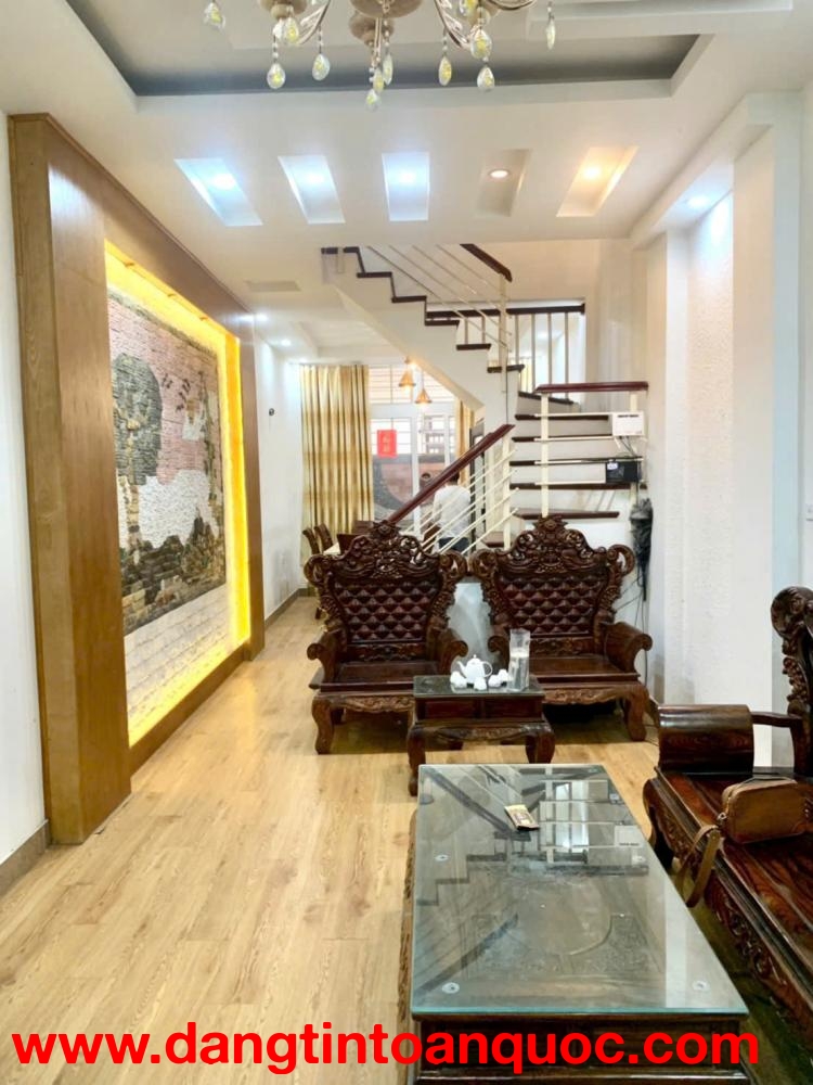 Cần bán nhà ngõ 290 Kim Mã, diện tích 51,5m x 4 tầng, sổ đỏ, đủ nội thất, giá 15.xxx tỷ có thương lư