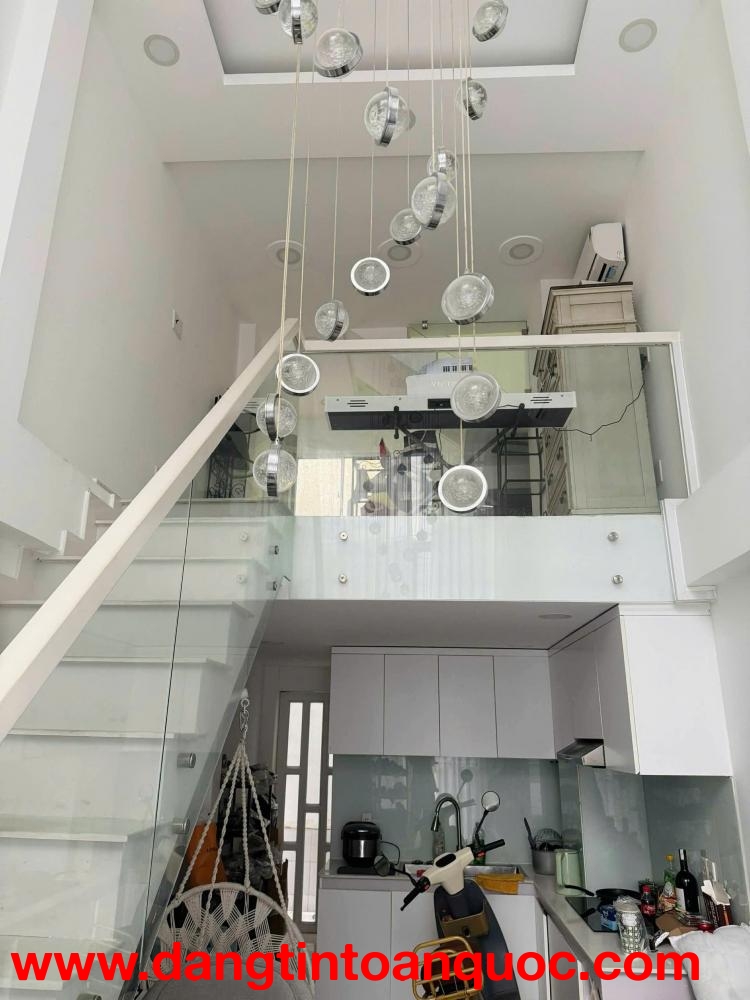 Tìm nữ ở ghép phòng của nhà nguyên căn