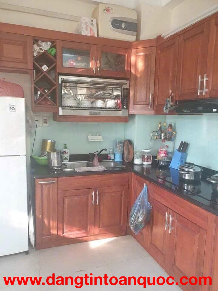 Cho thuê nhà nguyên căn ngõ 111 Nguyễn Chính, 37m2 x 5 tầng, 3 PN, 10 triệu