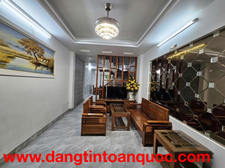 Cần cho thuê nhà Tân Triều, 40 m² x 4 tầng, 5 ngủ, giá 13.5 Triệu ưu tiên ở gia đình