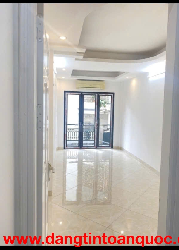 Cho thuê nhà ngõ 289 đường Hoàng Mai, 31m² x 4 tầng, 3 ngủ, 3 vệ sinh, 15 triệu