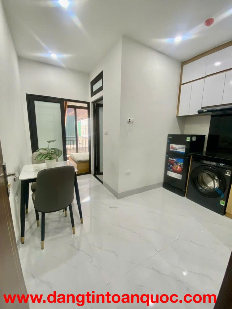 Cho Thuê Ccmn 2 ngủ đẹp thoáng sáng ban công ngõ 113 Thái Thịnh, Đống Đa