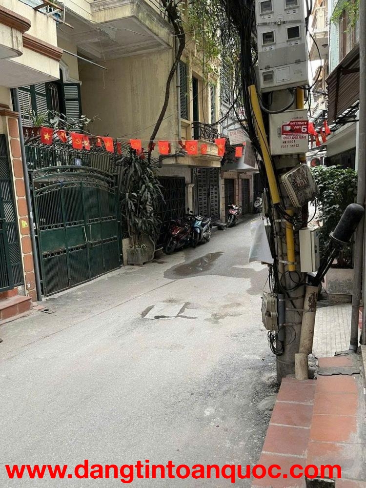 Cho thuê nhà nguyên căn ngõ Hào Nam, 50m² x 5 tầng, 4 PN, 5 WC, 20 Triệu