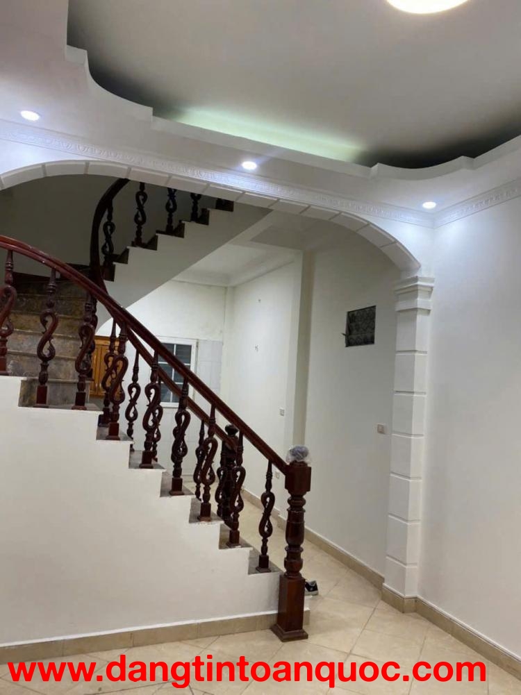 Cho thuê nhà ngõ Ngọc Khánh, 50m² x 4 tầng, 4PN, 3WC, 15 triệu