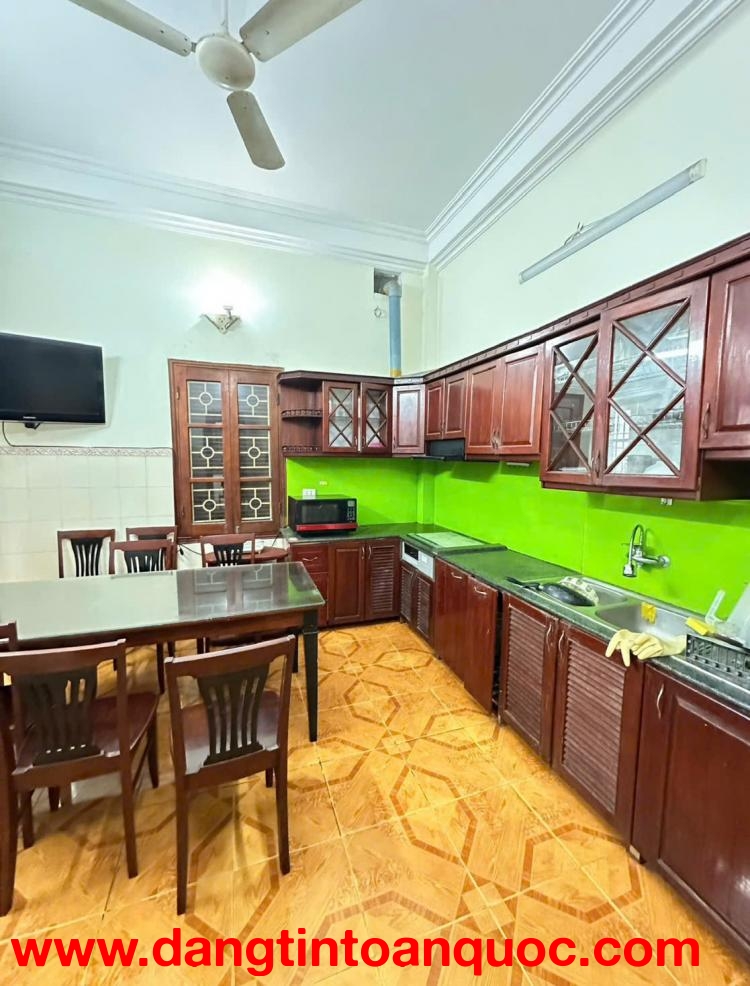 Cho thuê nhà ngõ quan hoa, 45m2 x 3 tầng, 3 ngủ, 11 Triệu (clt) - ở gia đình, nhóm bạn 4 người