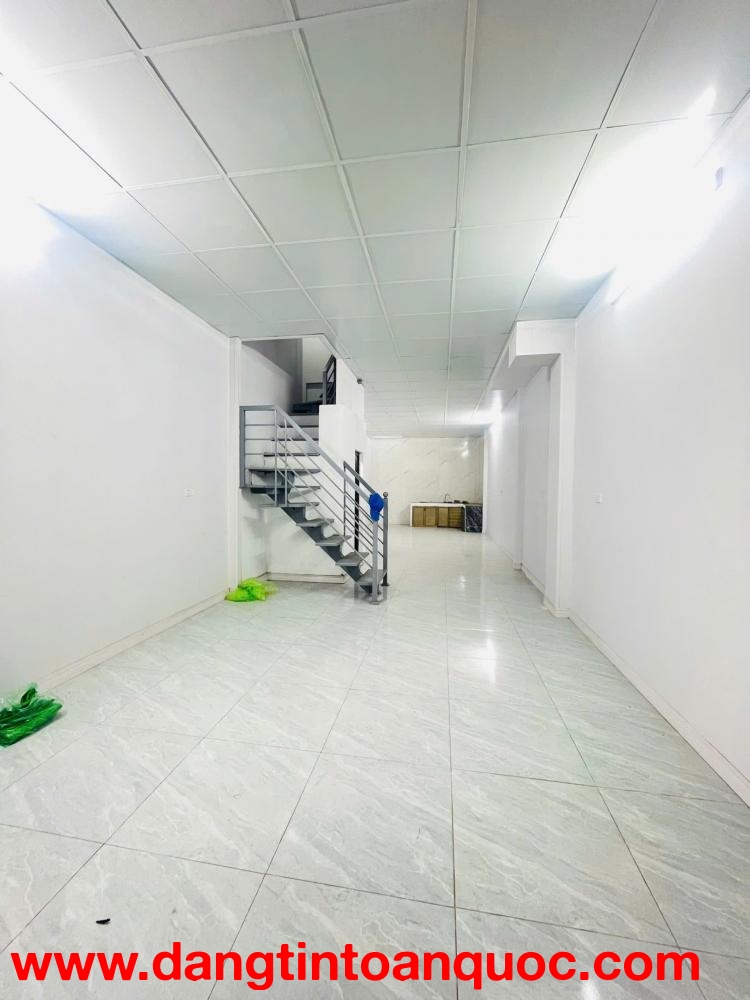 Thuê ngay giá hạt dẻ 192 Lê Trọng Tấn 65m2 x 3 tầng, 3 ngủ, 3 WC chỉ 10 Triệu (có gia lộc)