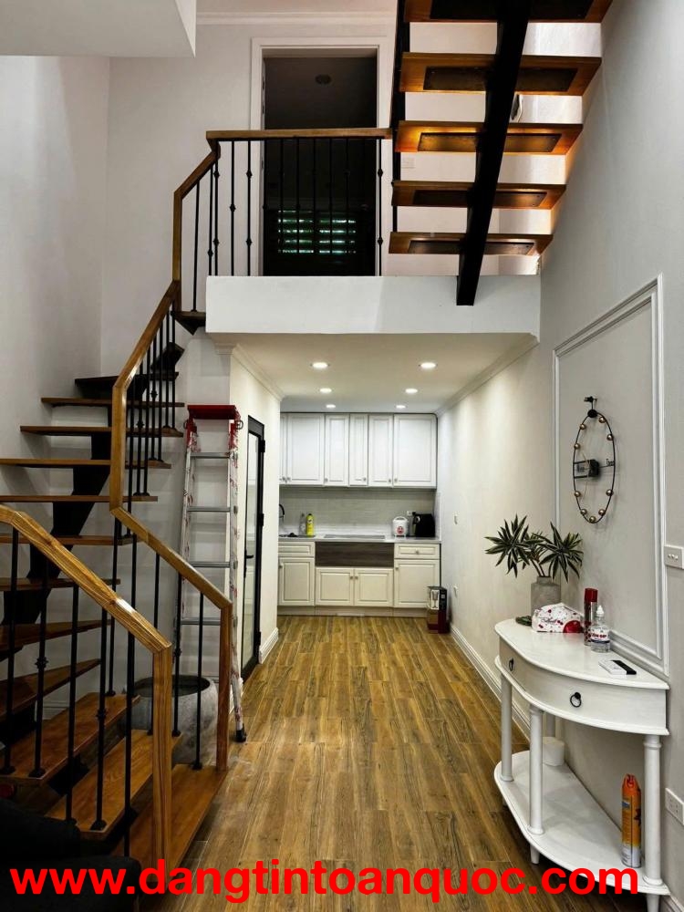 Cho thuê nhà nguyên căn ngõ 207 Trương Định, 33m2 x 3 tầng, 3 ngủ, 12 triệu