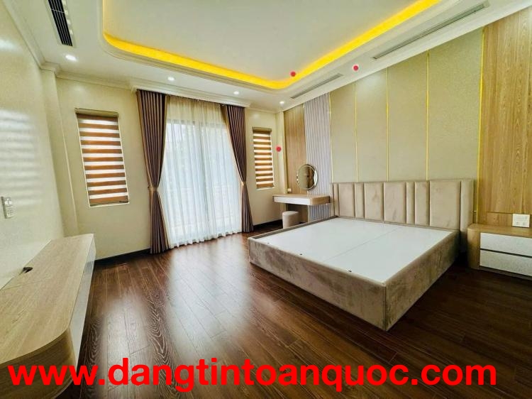 BÁN NHÀ NGÔ GIA TỰ LONG BIÊN DT 63M2 Ô TÔ TẢI ĐỖ CỬA THANG MÁY FULL NỘI THẤT NHỈNH 18 TỶ