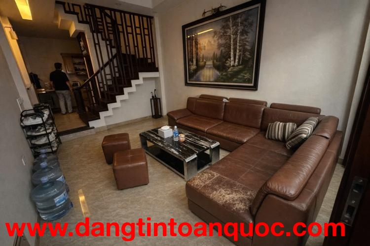 Cho thuê nhà ngõ đường Lĩnh Nam, 43m2 x 4 tầng, 4 ngủ, 10 Triệu vào ngay