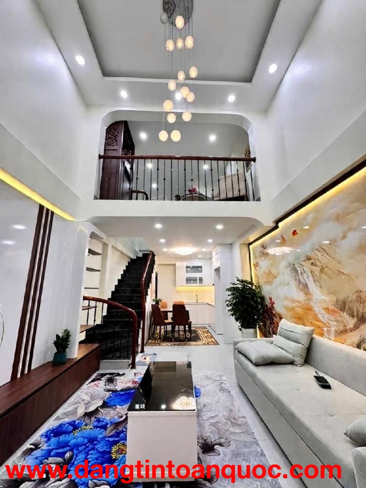 lạc long quân 40m x5 tầng 9,8 tỷ ô tô tránh 50m,ngõ thông ba gác đua,full nội thất