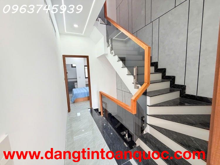 Bán nhà nở hậu tài lộc, 63m2, 4 tầng mới, 6.8 tỷ, gần chợ Tam Hà, Thủ Đức