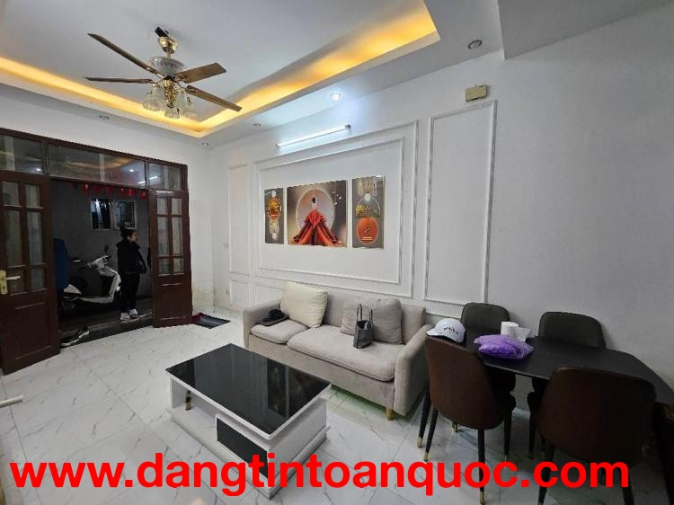 BÁN NHÀ PHỐ TÂN MAI QUẬN HOÀNG MAI, NHÀ ĐẸP CHỈ VIỆC VỀ Ở 32M2 5 TẦNG 7.5 TỶ