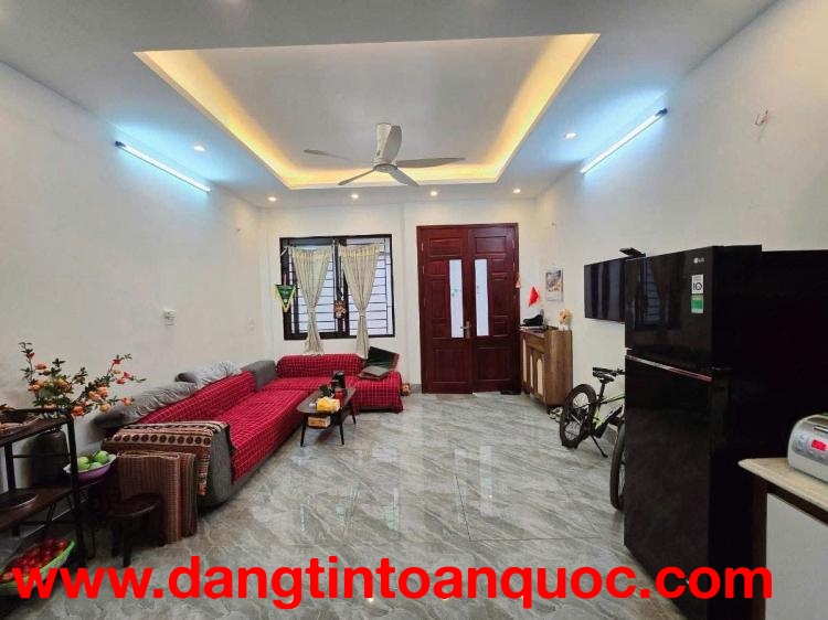 Cho thuê nhà riêng 5 tầng tại số14 hẻm 132/42/1 Cầu Giấy, phường Quan Hoa, quận Cầu Giấy, Hà Nội.