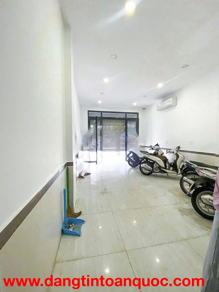 Bán nhà Mặt tiền Nguyễn Sơn - gần Thoại Ngọc Hầu, 4,2x10m, 5 Tầng - 4PN, hạ 11,9 tỷ.