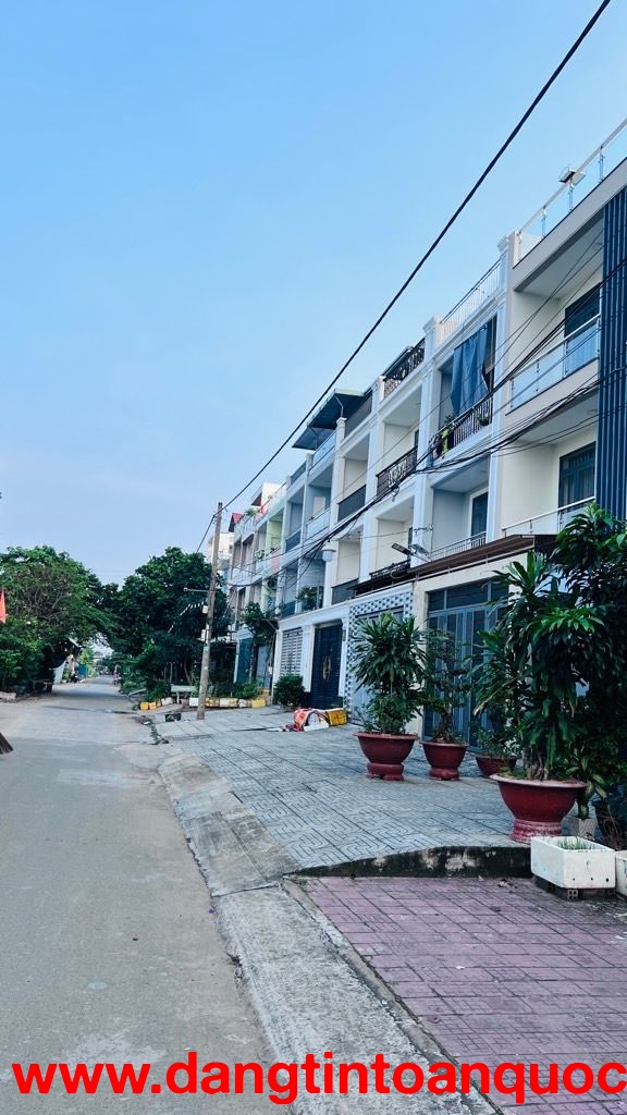 Bán nhà mặt tiền 4 tầng Lê Bôi 5x20 chỉ 9 tỷ nhỉnh -0931172218