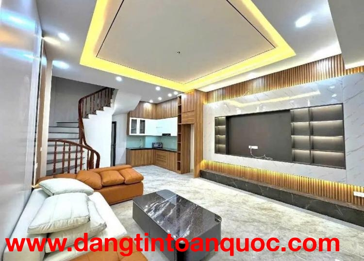 GIẢM SÂU 200TR – NHÀ NGÕ Ô TÔ PHỐ TÂY SƠN
6 TẦNG THANG MÁY – 39M² – 13.6 TỶ – THANH KHOẢN CAO