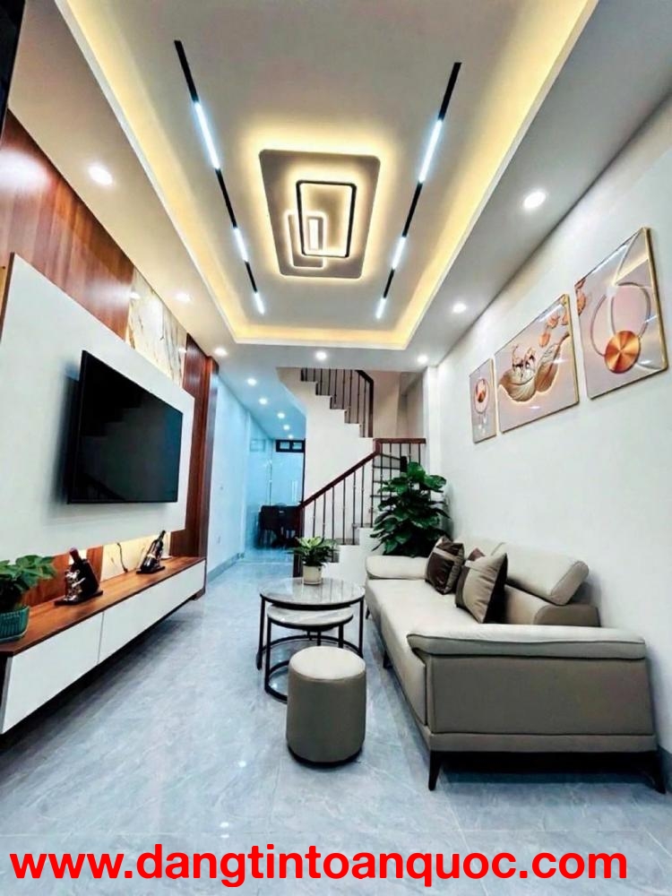 hoa bằng 32m x4 tầng 10,5 tỷ ô tô tránh đỗ cửa,2 thoáng,full nội thất,gần phố