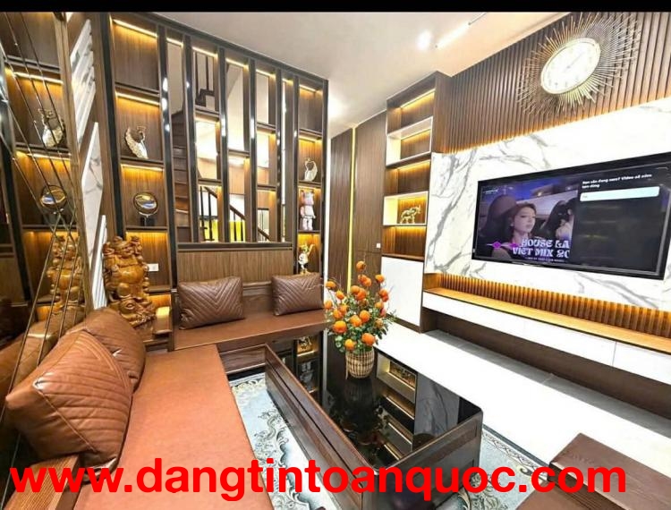 PHỐ TRƯỜNG CHINH , Ở Ngay, gần phố 43m, ,6T, Giá chỉ 9,5 tỷ 
 CHỦ HẠ GIÁ 500 TRIỆU  – cơ hội cực tốt