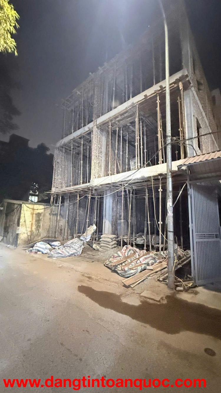 Bát Khối - Cổ Linh  DT 44m - MT 4m xây 7 tầng thang máy  Gara 2 oto  Kinh doanh đỉnh  1x tỷ