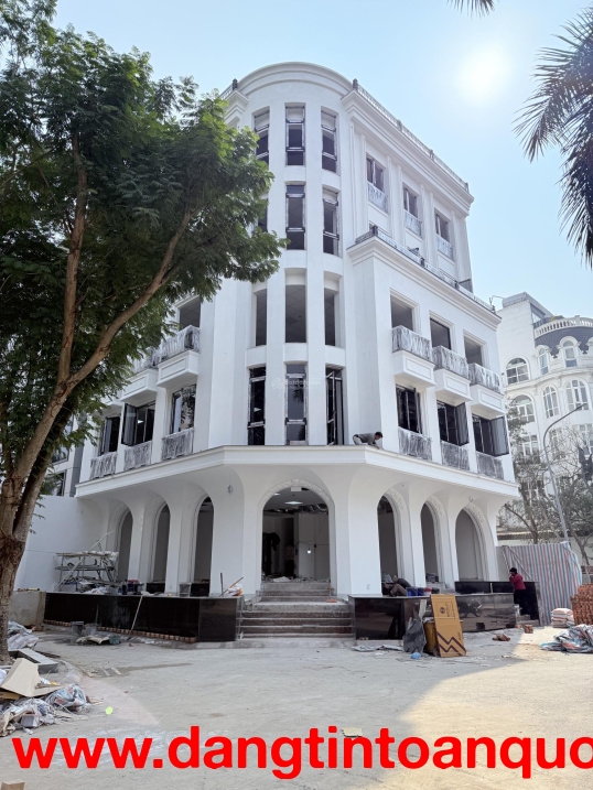 Bán nhà Mặt phố Phạm Văn Đồng - 200m MT 10m Lô góc Vỉa hè Nhà mới Thang Máy KDVP gần KĐT Starlake