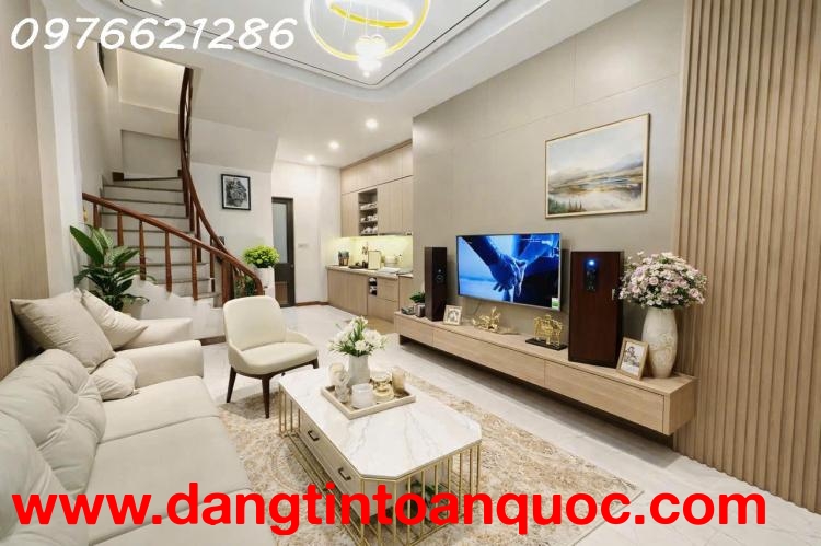 Rẻ vô địch -BÁN NHÀ ĐẸP VIỆT HƯNG – 30M² – 5 TẦNG – FULL NỘI THẤT –7 TỶ – Ô TÔ GẦN – NHÀ NỞ HẬU