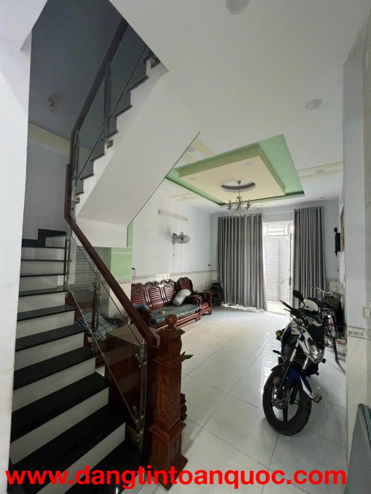 Bán nhà ngộp bank ngang 4m 54m2 hẻm xe hơi đường Nguyễn Văn Quá Quận 12 giá chỉ 4.X tỷ