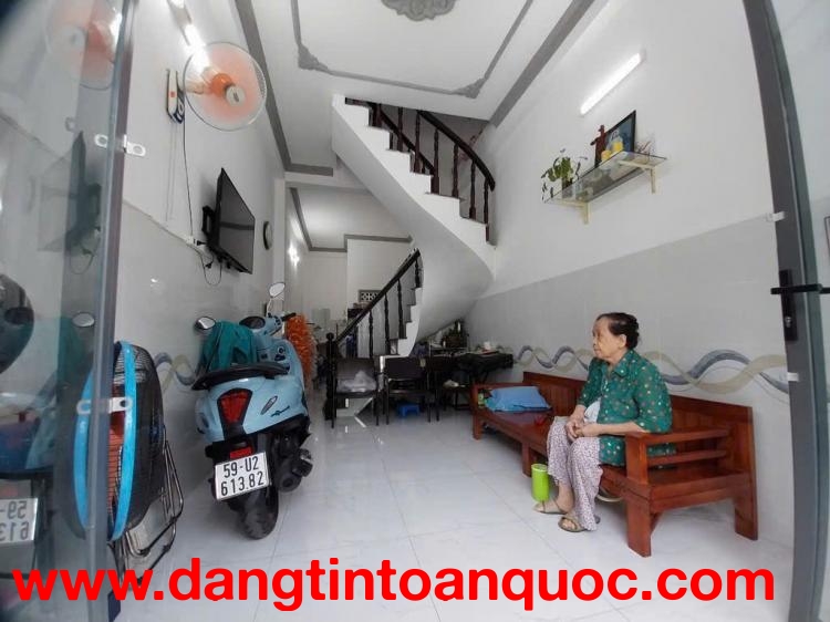 Bán nhà đẹp tặng nội thất 22m2 hẻm xe hơi đường Nguyễn Văn Quá Quận 12 giá chỉ 3.65tỷ