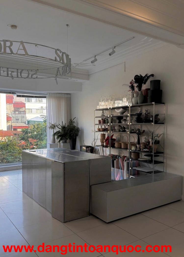 SANG NHƯỢNG CỬA HÀNG HOA TƯƠI PHỐ HUẾ