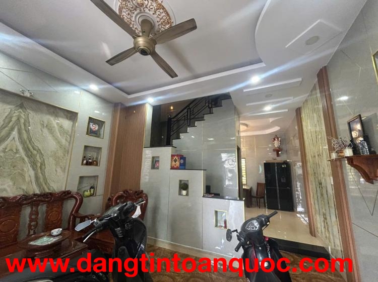 Bán nhà 3 tầng 50m2 đường Số 6, Linh Xuân, Thủ Đức, TP HCM. Giá 4,95 tỷ, sổ hồng chính chủ.