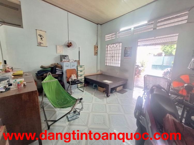 Bán nhà đường Số 6, Linh Trung, Thủ Đức, TP HCM. DT 96m2, sổ hồng, giá 10,35 tỷ, liên hệ 0933125879.