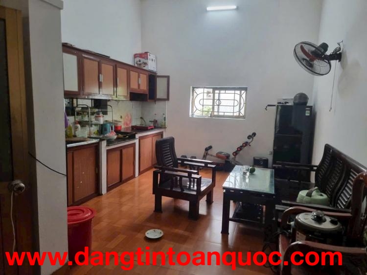 Bán nhà phân lô Huỳnh Thúc Kháng, 56m2, 4 tầng, mặt tiền 4m, 24.8 tỷ, ô tô tránh, vỉa hè