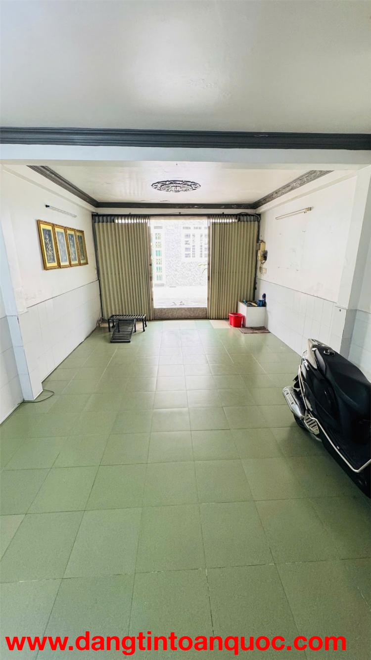 Tân Phú - Giáp Tân Bình - Hẻm Xe Hơi Đỗ Cửa - Không Quy Hoạch - 79M - 4PN - Nhỉnh 8 Tỷ