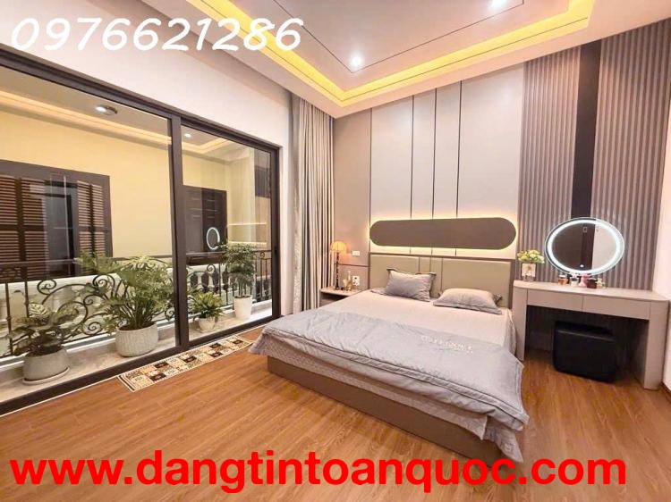 Bán nhà NGỌC LÂM-DT: 50m2 – FULL ĐỒ – TRUNG TÂM LONG BIÊN – GIÁ 12.X TỶ (x tiểu học)