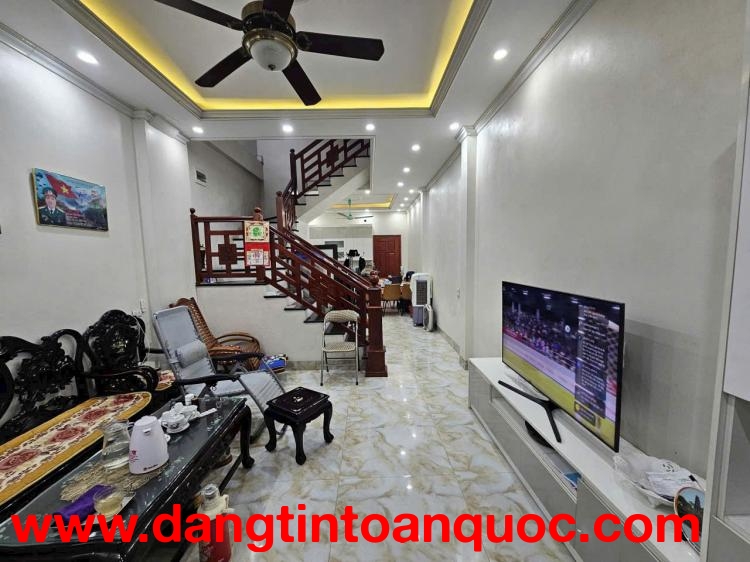 Bán nhà đẹp 3 tầng  giãn dân Khả Lễ  làn 2 Nguyễn Quyền cạnh vườn hoa