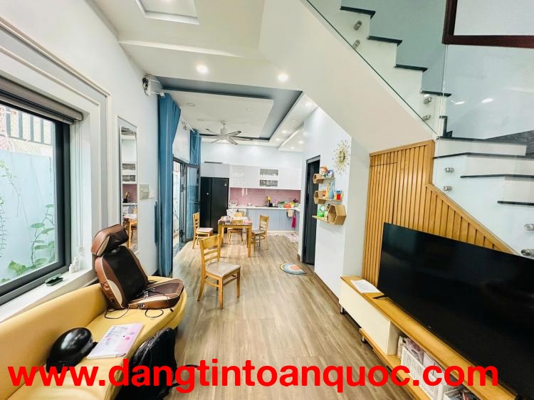 Siêu Phẩm Linh Trung – 73m3 Nhà 3 Tầng Hẻm Xe Hơi Thông – Chỉ 7.95 Tỷ - Hiếm có