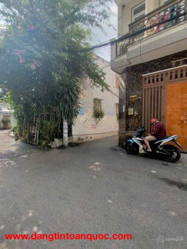 Chính chủ bán gấp nhà 2 tầng 5.3 x 15m, đường Nguyễn Văn Lượng, Ô tô thông, thích hợp ở ngay